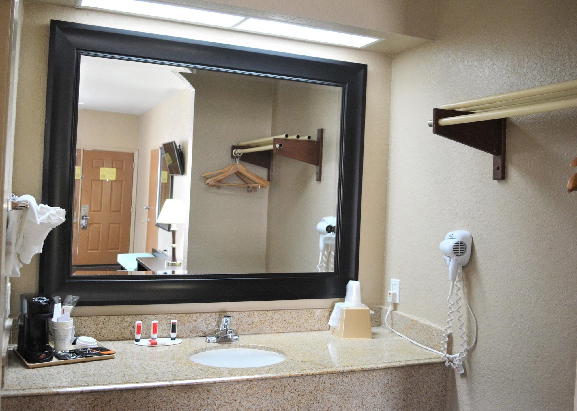 Super 8 By Wyndham Galveston Ξενοδοχείο Εξωτερικό φωτογραφία