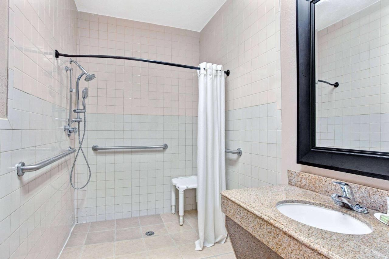 Super 8 By Wyndham Galveston Ξενοδοχείο Εξωτερικό φωτογραφία