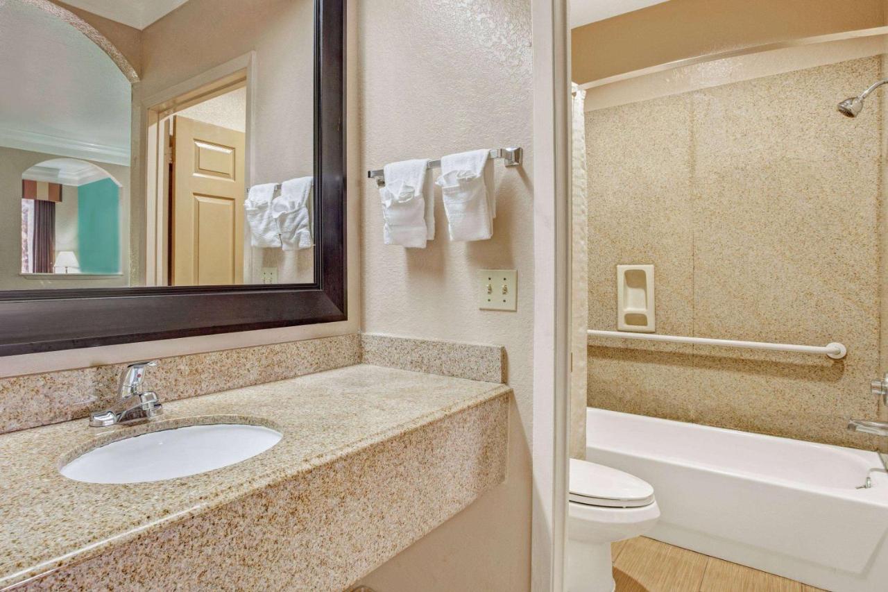 Super 8 By Wyndham Galveston Ξενοδοχείο Εξωτερικό φωτογραφία