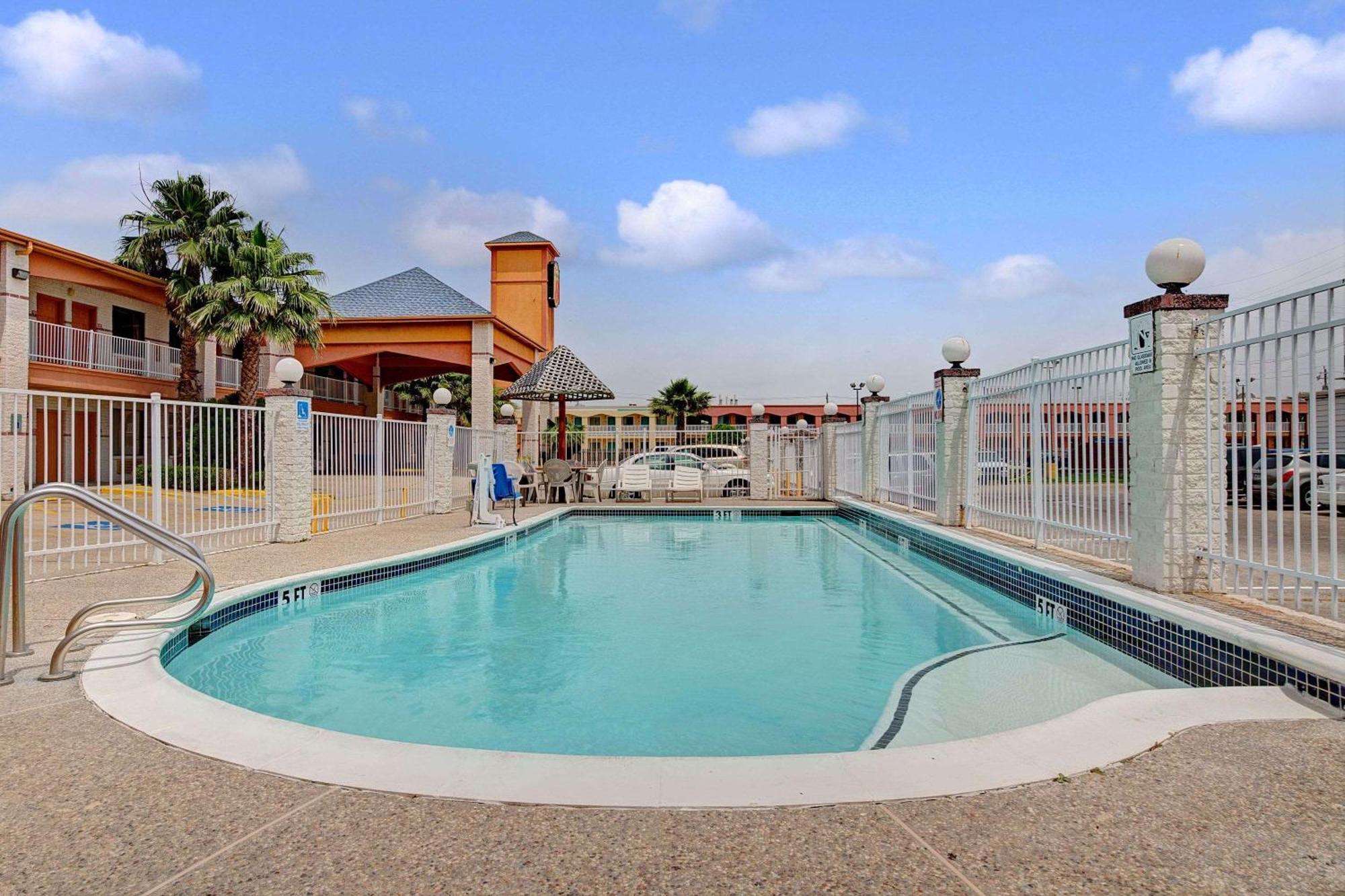 Super 8 By Wyndham Galveston Ξενοδοχείο Εξωτερικό φωτογραφία