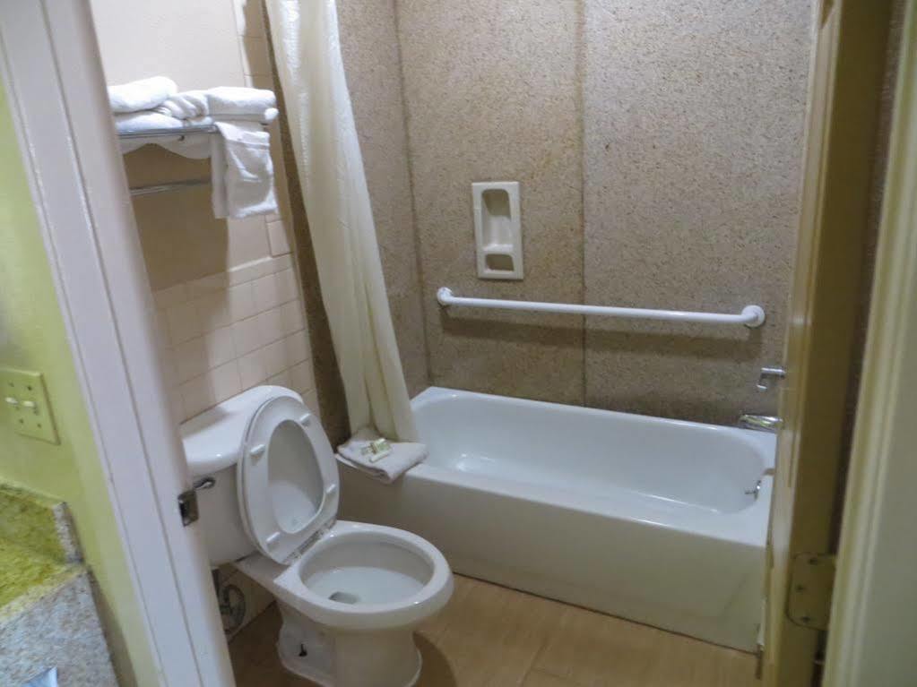 Super 8 By Wyndham Galveston Ξενοδοχείο Εξωτερικό φωτογραφία