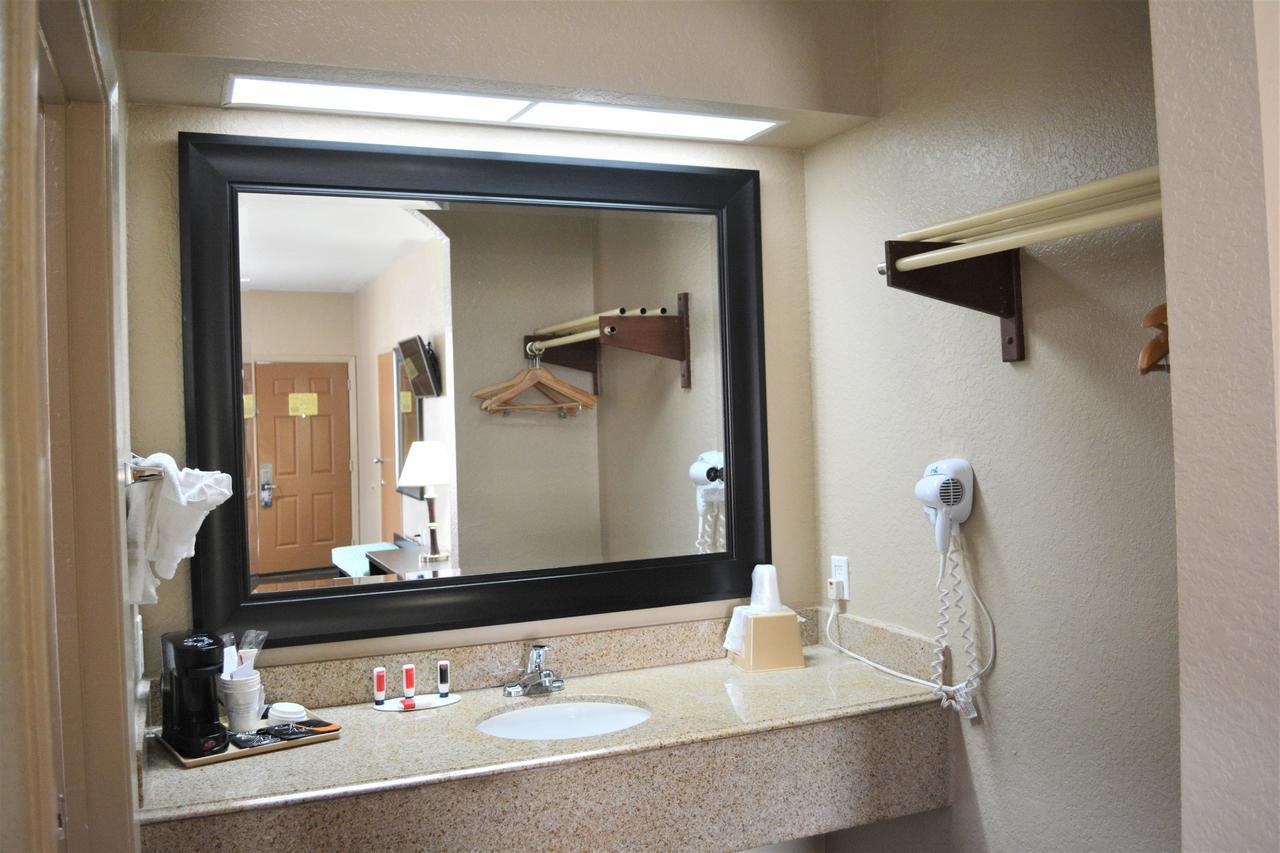 Super 8 By Wyndham Galveston Ξενοδοχείο Εξωτερικό φωτογραφία